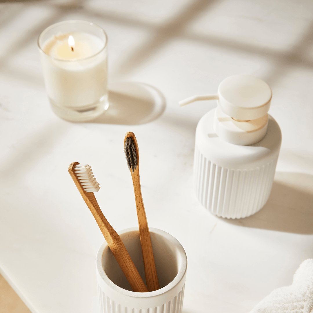 Dispenser Porta Sabonete Liquido em Cimento Branco 14cm